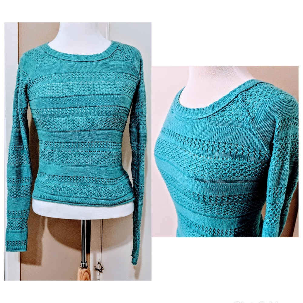 3/$15 AEROPOSTALE Super Soft blue sweater